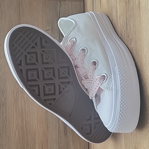 Converse platform Brand new in the box. - Picture 3 of 13